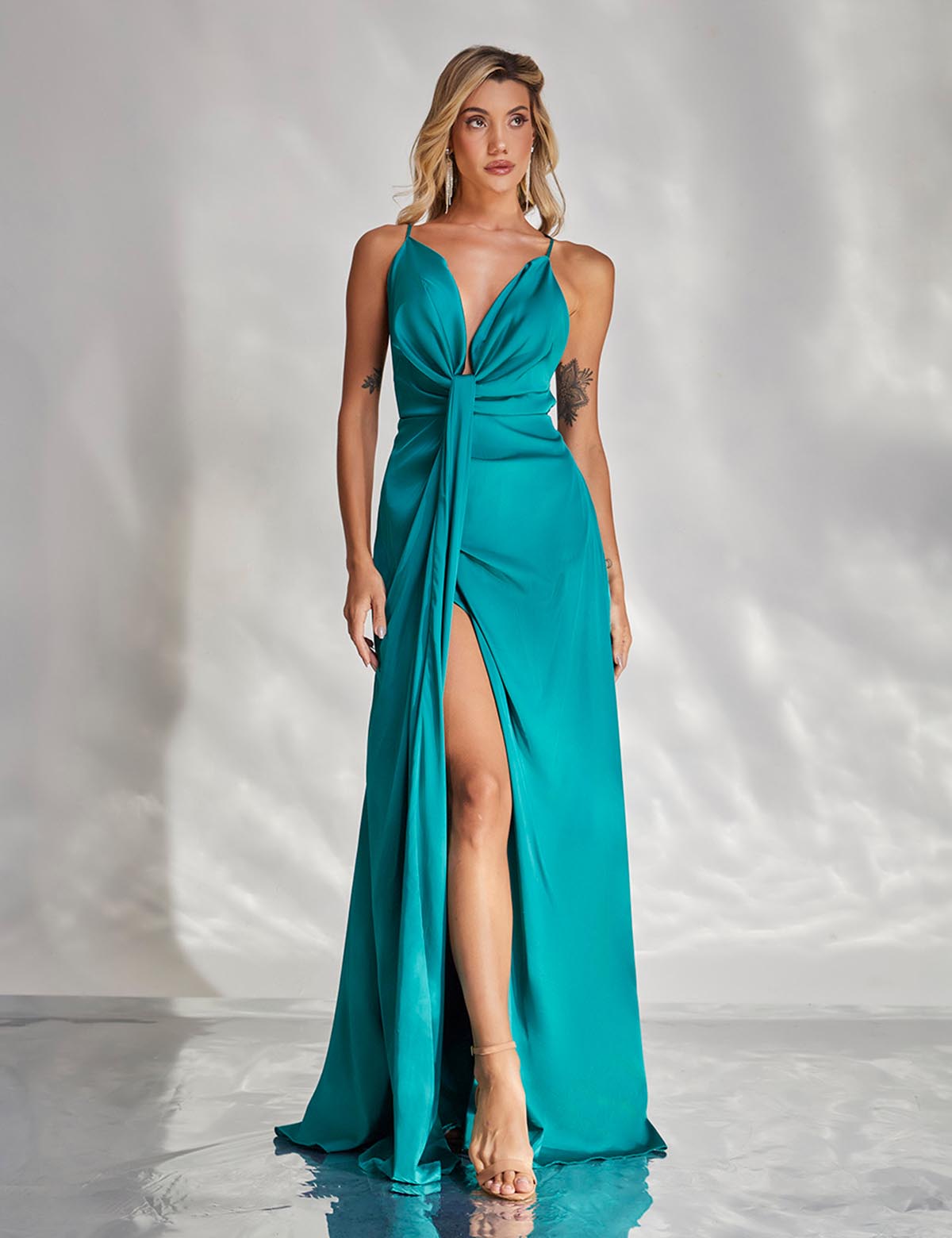 vestido-longo-verde-em-cetim-chloe-1965430992