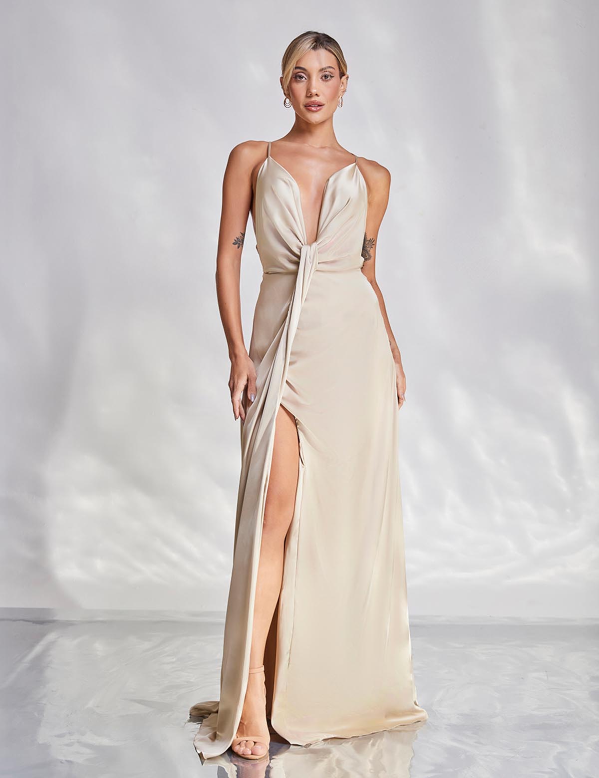 vestido-longo-champagne-em-cetim-chloe-1140585909