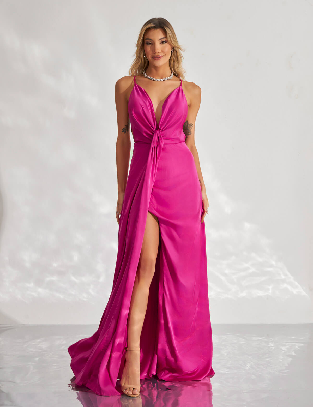 vestido-longo-fucsia-em-cetim-chloe-1685378110